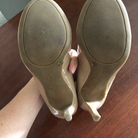 Jessica Simpson size 6 cream pumps - Picture 4 of 4